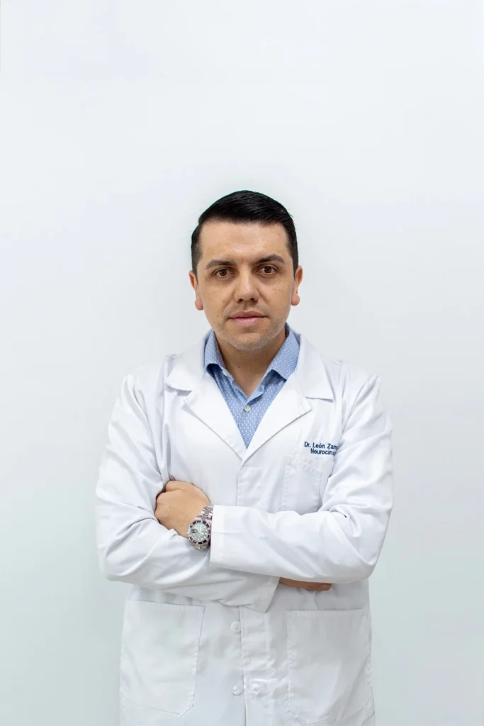 Dr. León Rodrigo Zamora Sarmiento