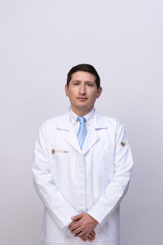 Dr. Santiago Bolívar Andrade Zurita